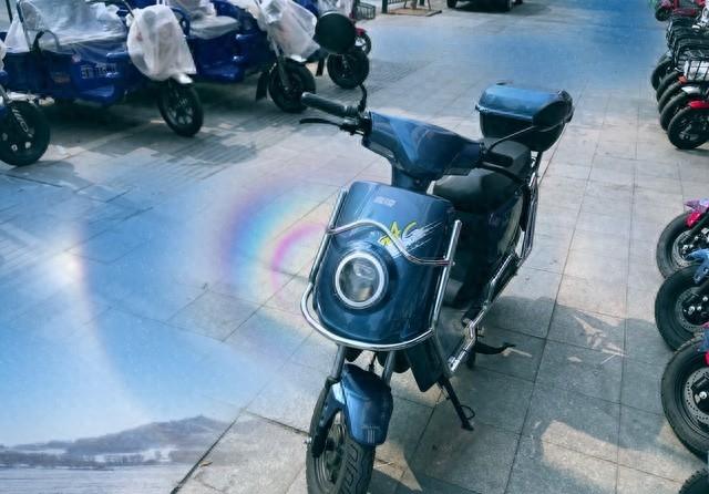 新能源汽车和电瓶车的区别？本质上新能源就是大号的电瓶车！