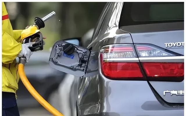 为什么燃油车车主不愿意换成新能源汽车?看这里你就明白了!(图3) 为什么燃油车车主不愿意换成新能源汽车?看这里你就明白了!(图3)