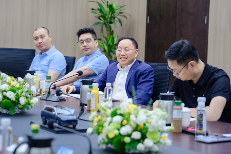 全心全意为用户服务 问界与用户共话新豪华(图2)