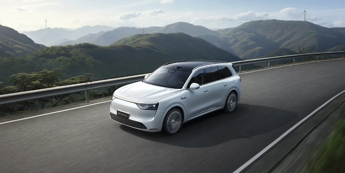 以产品力重构豪华价值,问界M8成为新中产家庭的“理性之选”(图8) 以产品力重构豪华价值,问界M8成为新中产家庭的“理性之选”(图8)