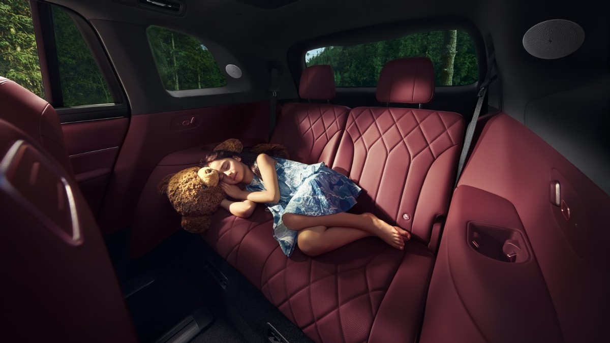 以产品力重构豪华价值,问界M8成为新中产家庭的“理性之选”(图7) 以产品力重构豪华价值,问界M8成为新中产家庭的“理性之选”(图7)